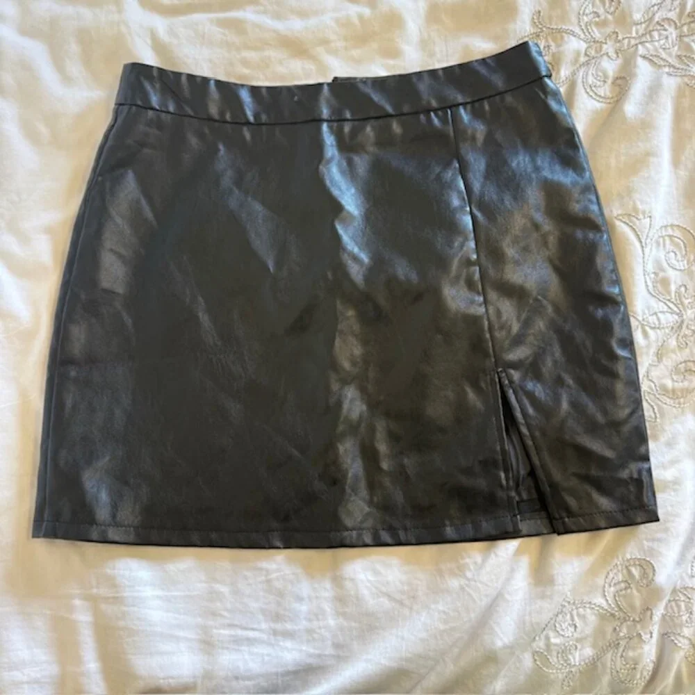 Faux Leather A-Line Mini Skirt Black Moto Edgy Classic Vegan Concert Size Large